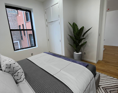 1721 East 8th Street - Photo Thumbnail 7