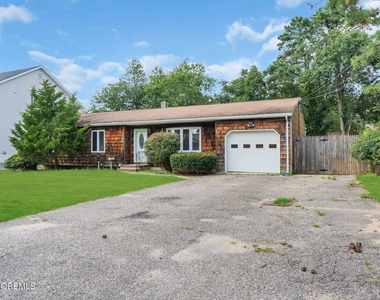809 Commonwealth Boulevard - Photo Thumbnail 2