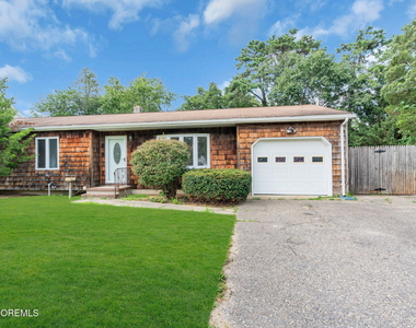 809 Commonwealth Boulevard - Photo Thumbnail 3