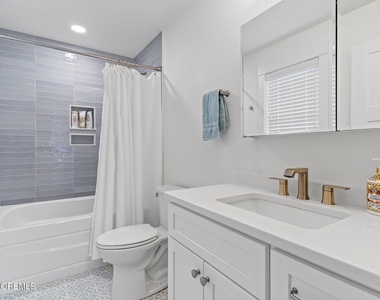 53 Sheridan Avenue - Photo Thumbnail 16