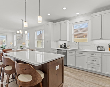 53 Sheridan Avenue - Photo Thumbnail 13