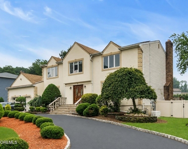 30 Scott Drive - Photo Thumbnail 1