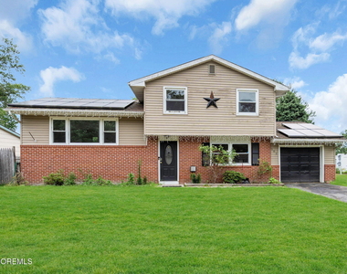 102 Buckhorn Lake Court - Photo Thumbnail 12