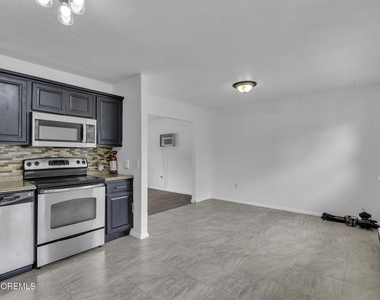 102 Buckhorn Lake Court - Photo Thumbnail 1