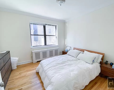 East 76 Street - Photo Thumbnail 1