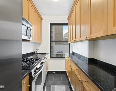 East 68 Street - Photo Thumbnail 1