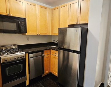 East 84 Street - Photo Thumbnail 2