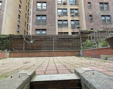 East 84 Street - Photo Thumbnail 4