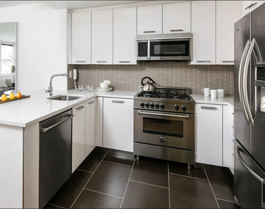 West 93rd Street - Photo Thumbnail 4