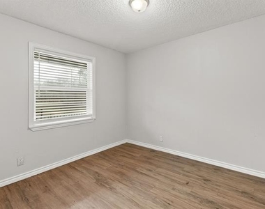 429 Johnson Street - Photo Thumbnail 6