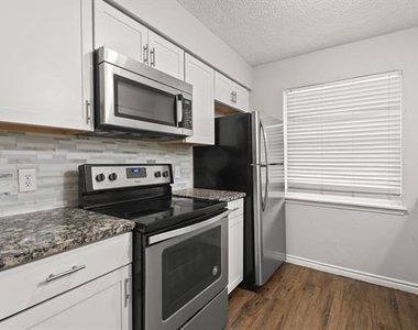 429 Johnson Street - Photo Thumbnail 1