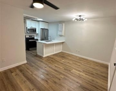 425 N Rosemont Avenue - Photo Thumbnail 4