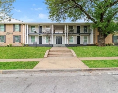 425 N Rosemont Avenue - Photo Thumbnail 1