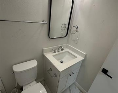 425 N Rosemont Avenue - Photo Thumbnail 8