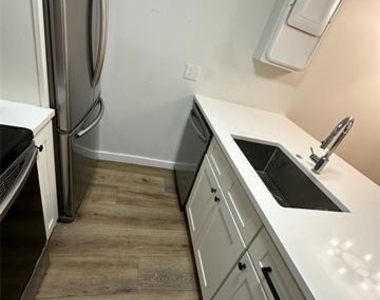 425 N Rosemont Avenue - Photo Thumbnail 6