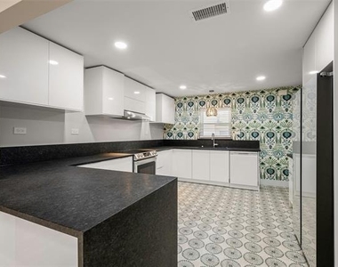 6226 Bandera Avenue - Photo Thumbnail 12