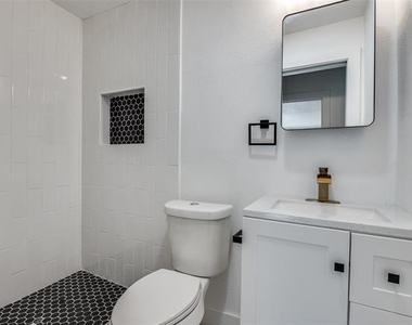 927 S Franklin Street - Photo Thumbnail 8