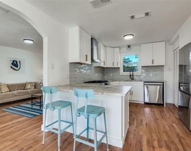927 S Franklin Street - Photo Thumbnail 3