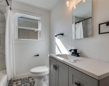 927 S Franklin Street - Photo Thumbnail 6