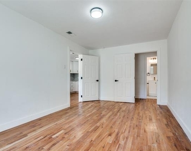 927 S Franklin Street - Photo Thumbnail 7