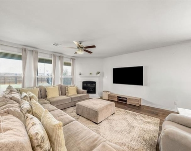 10415 Lone Star Way - Photo Thumbnail 5