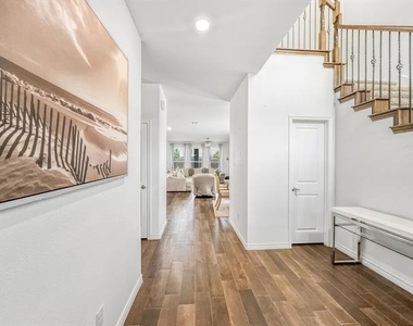 10415 Lone Star Way - Photo Thumbnail 2