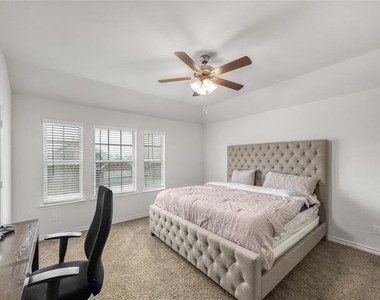 10415 Lone Star Way - Photo Thumbnail 15