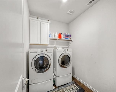 10415 Lone Star Way - Photo Thumbnail 4