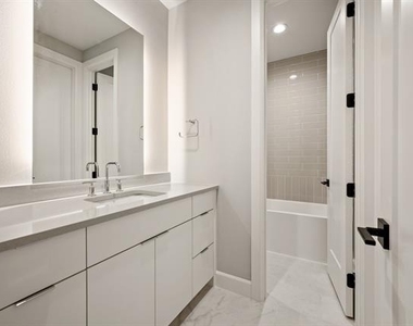 2850 Lakeside Parkway - Photo Thumbnail 18