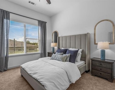 3120 E Park Row Drive - Photo Thumbnail 5