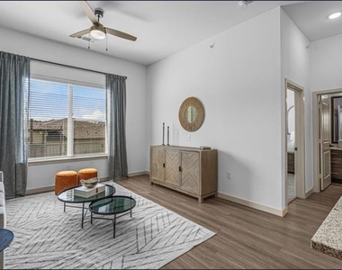 3120 E Park Row Drive - Photo Thumbnail 6