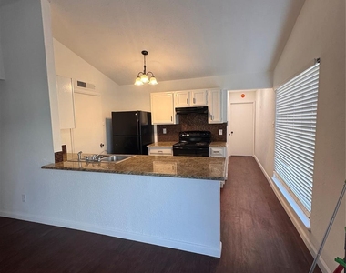 6010 Dooley Drive - Photo Thumbnail 4