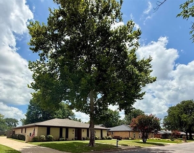 3005 Anthony Drive - Photo Thumbnail 1