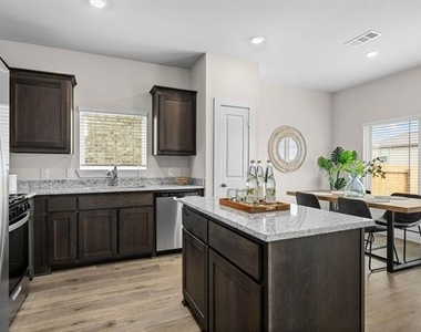 912 Sedona Drive - Photo Thumbnail 2