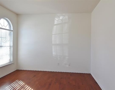 10125 Sourwood Drive - Photo Thumbnail 2