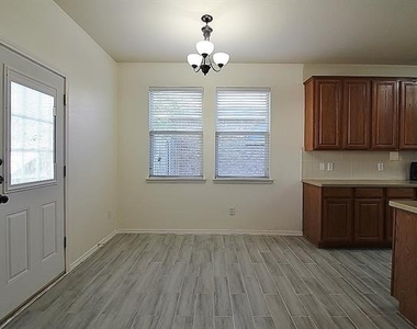 10125 Sourwood Drive - Photo Thumbnail 6