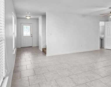 821 E College Avenue - Photo Thumbnail 15