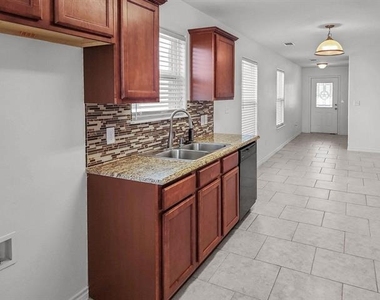 821 E College Avenue - Photo Thumbnail 8