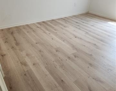 821 E College Avenue - Photo Thumbnail 10
