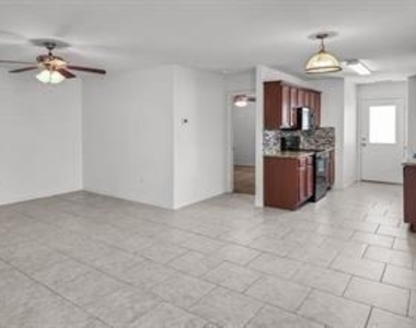 821 E College Avenue - Photo Thumbnail 4