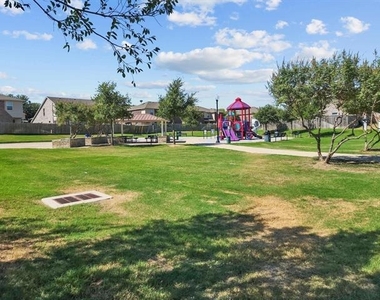 821 E College Avenue - Photo Thumbnail 7