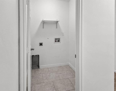 821 E College Avenue - Photo Thumbnail 16