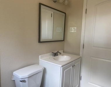 212 Washington Street - Photo Thumbnail 19
