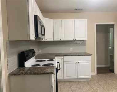 212 Washington Street - Photo Thumbnail 8