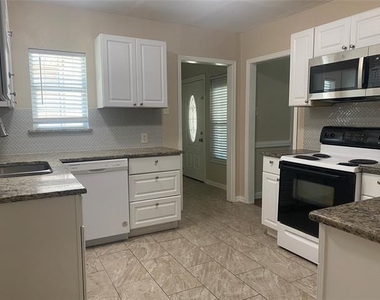 212 Washington Street - Photo Thumbnail 9