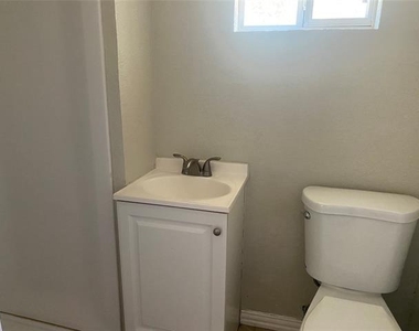 212 Washington Street - Photo Thumbnail 20
