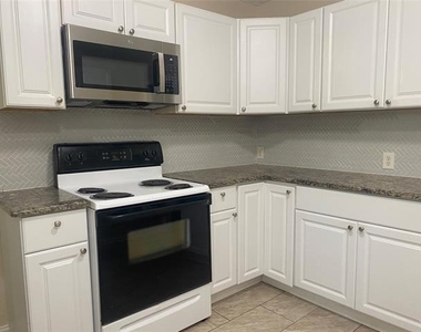 212 Washington Street - Photo Thumbnail 7