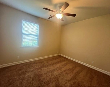 4709 Bayview Drive - Photo Thumbnail 5