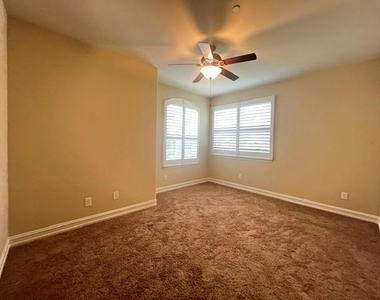 4709 Bayview Drive - Photo Thumbnail 7