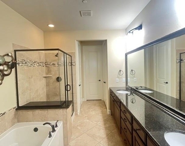4709 Bayview Drive - Photo Thumbnail 4